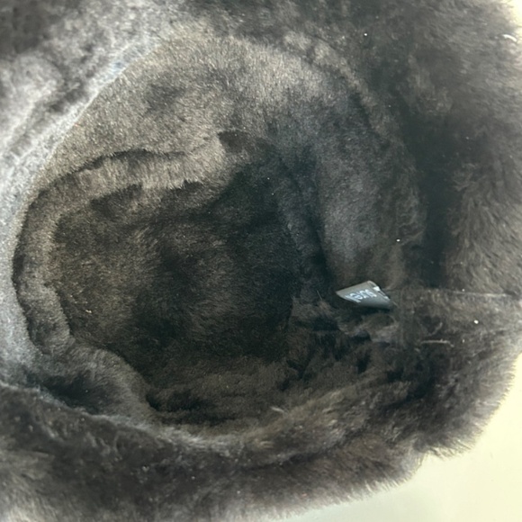 Surell Black Shearling Bucket Hat - Picture 6 of 6